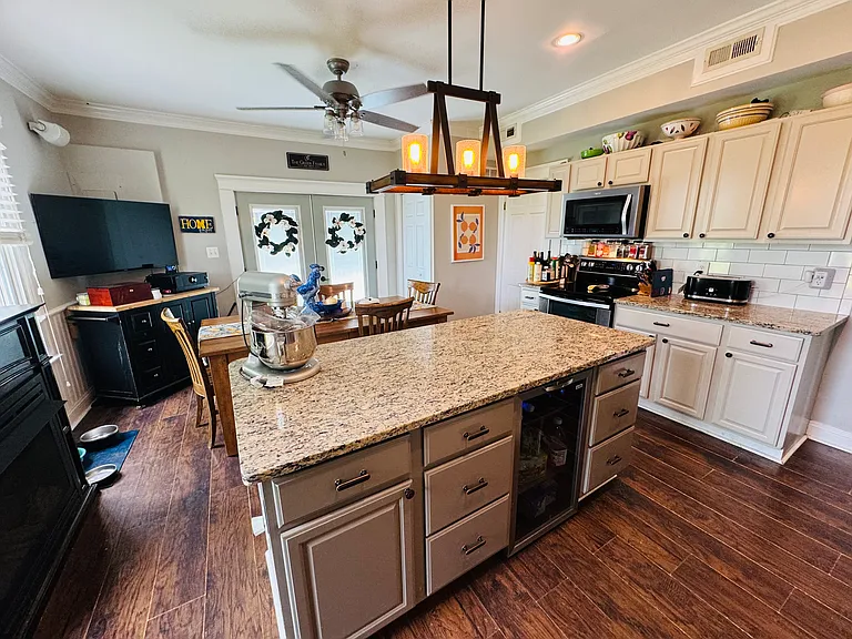 9219 Springs Rd — Photo 22