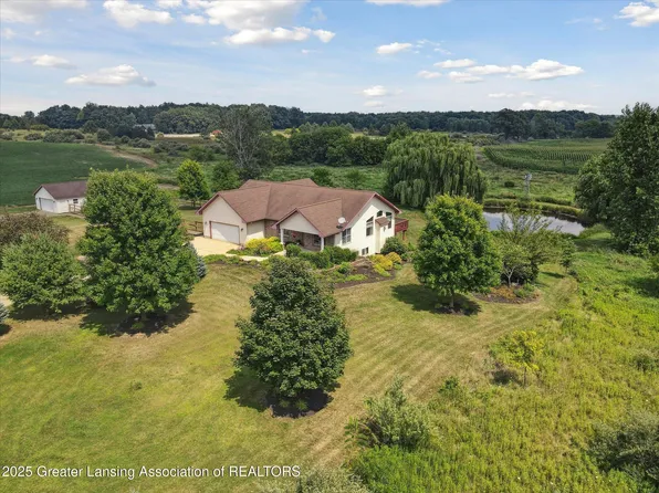 8283 S Williams Rd, Dewitt, MI 48820