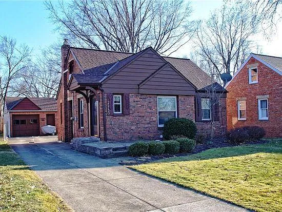 25730 Forestview Ave photo 1
