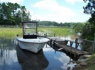 317 E Blackbeard Rd, Wilmington, NC 28409