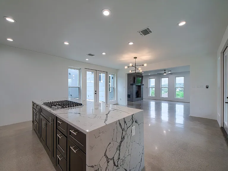 714 Misty Water Ln — Photo 8