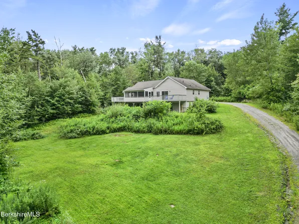 229 Hamilton Rd, Becket, MA 01223