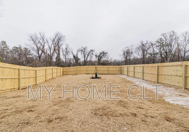 2719 Capitol Dr — Photo 30