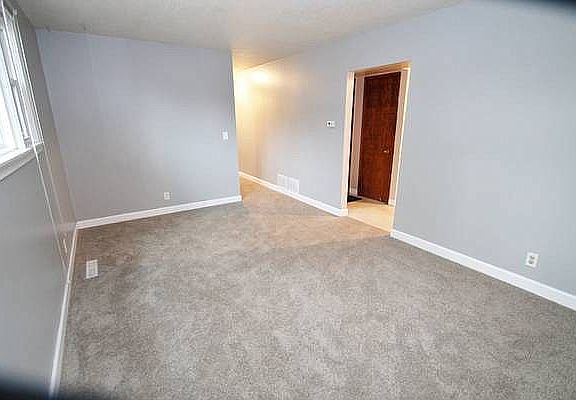 3rd image of 4644 Washington St NE