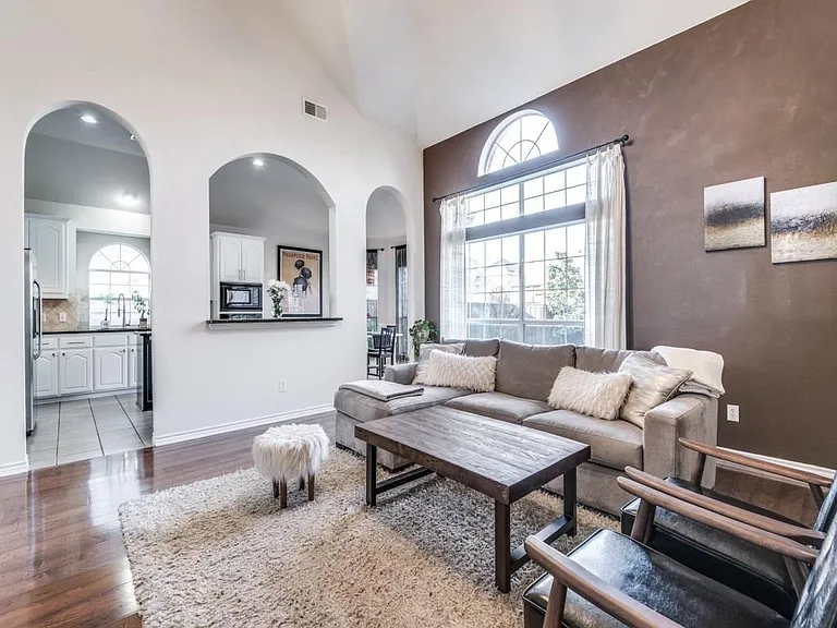 10572 Coach House Ln — Photo 22