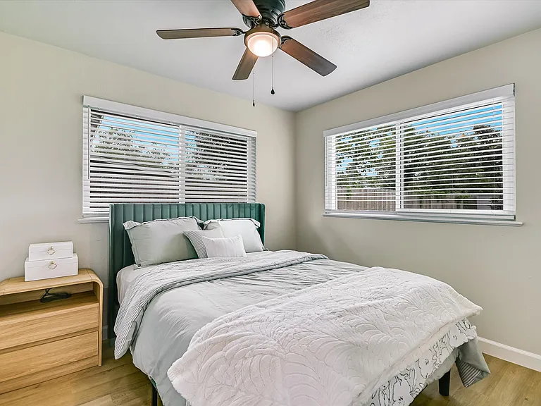 511 Arbor Ln — Photo 33