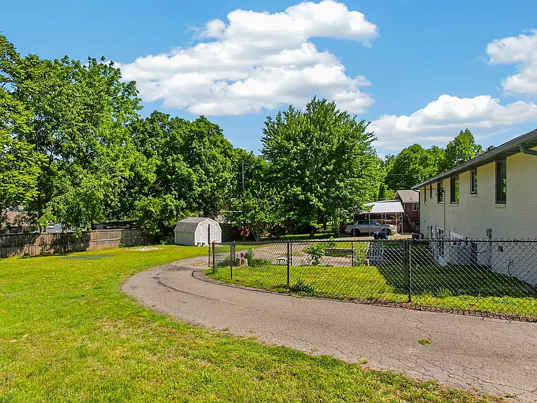 218 Cumberland Cir #1 — Photo 35