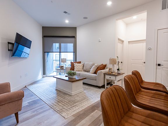 4th image of 8341 Delmar Blvd #10