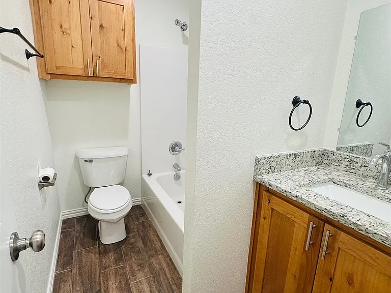 609 NE 4th Ave — Photo 11