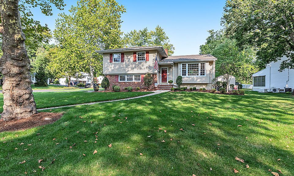 1st image of 6 Badgley Dr