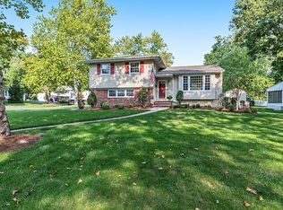 6 Badgley Dr, New Providence, NJ 07974