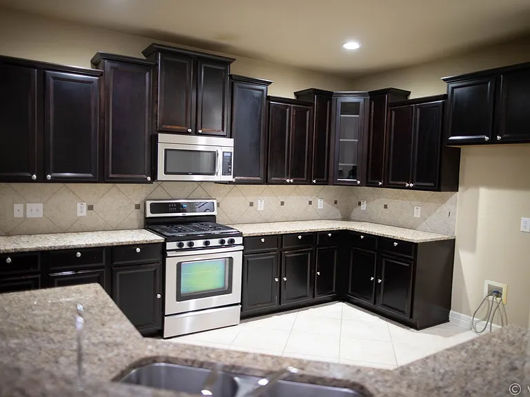 907 Appalachian Dr — Photo 1