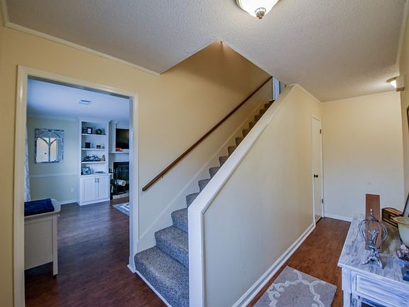 3rd image of 3966 Brentwood St