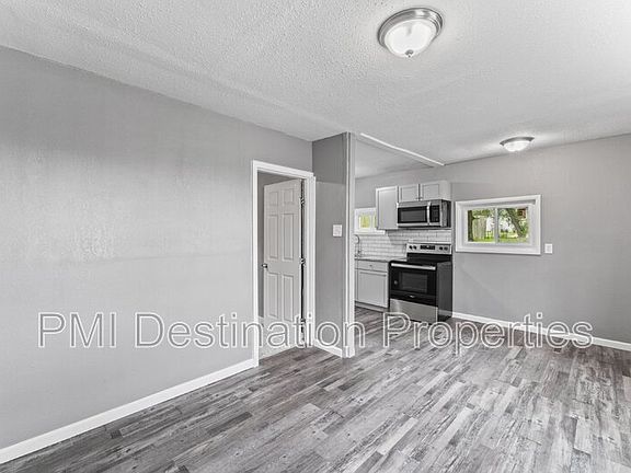 5th image of 915 E Hayward Ave