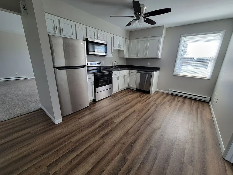 Country Gardens Apartments — Photo 46