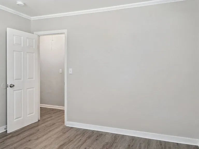 2231 Greenwood St — Photo 9