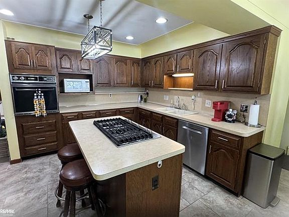 4th image of 29210 Geraldine Ct