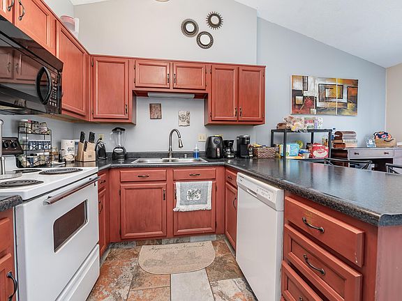 3rd image of 7225 Cascade Dr #27B