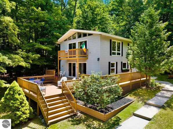 7066 Crystal Springs Rd, Bellaire, MI 49615