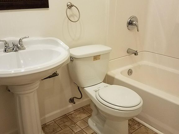 5th image of 114 E Harrison St APT 1
