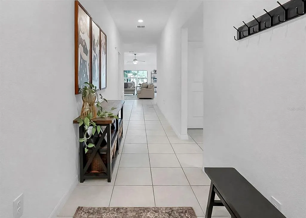 4 bed, 2.0 bath, 1935 sqft, $2,700 — Photo 4