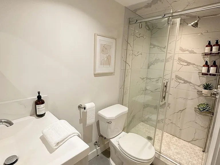 237 Lakeshore Rd E #7 — Photo 3