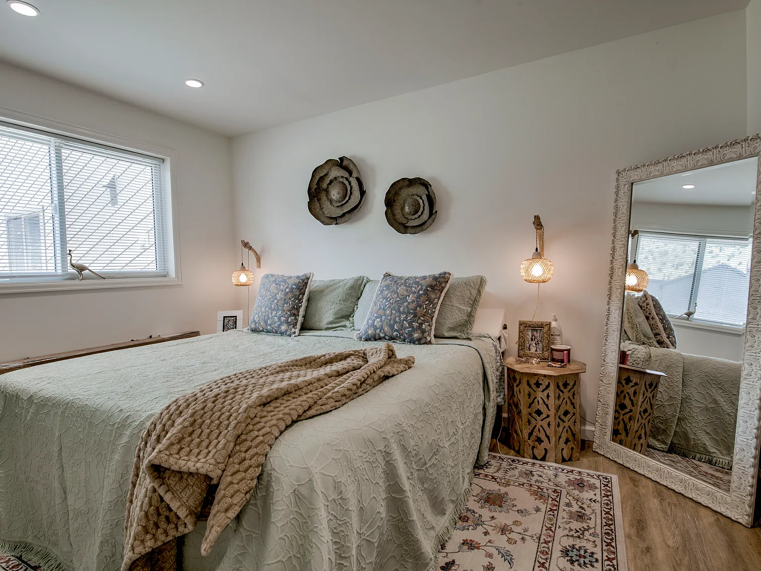 2 bed, 770 sqft, $3,300 — Photo 3