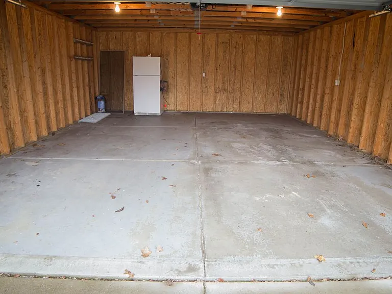 484 Waverly Cmns — Photo 15