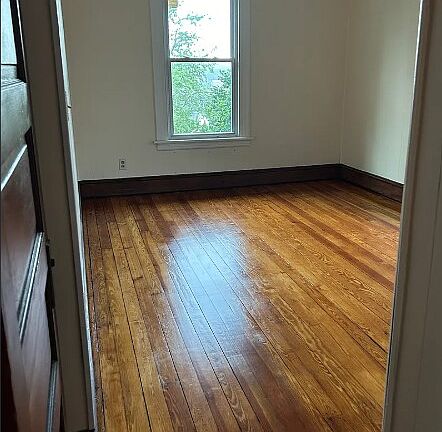 5th image of 113 Myrtle St Floor 2