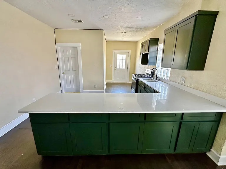 3312 Montana Ave — Photo 4