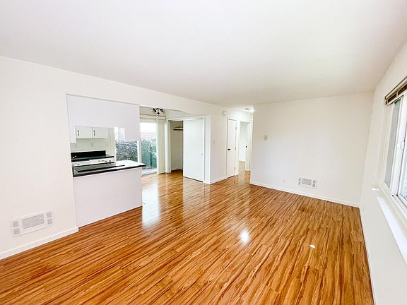 3rd image of 1422 Floribunda Ave