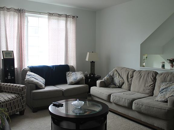 5th image of 627 S Rosehall Ln