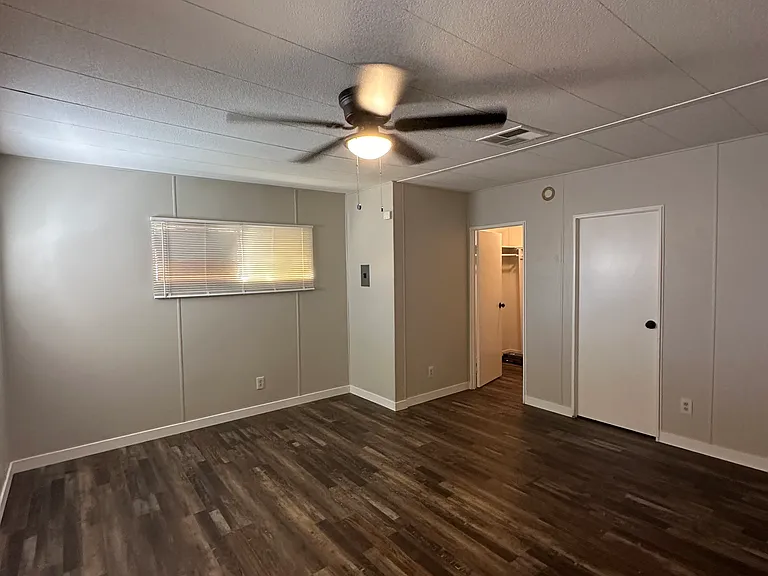 705 S Lyon Ave — Photo 7