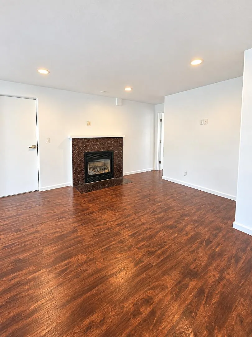 1719 NE Poulsbo Ave - 1719 NE Poulsbo Ave — Photo 3