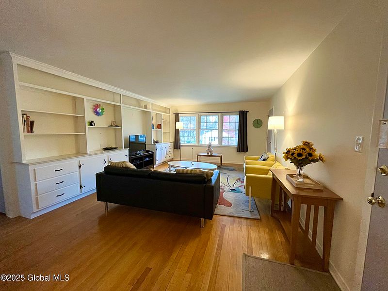 4th image of 568 Delaware Avenue Apt 4