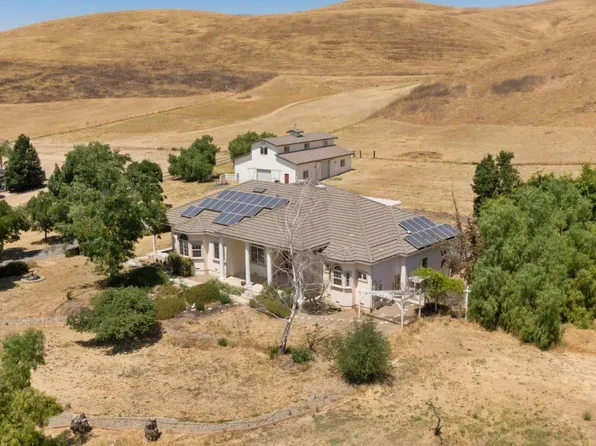 5695 Diablo Hills Rd, Tres Pinos, CA 95075