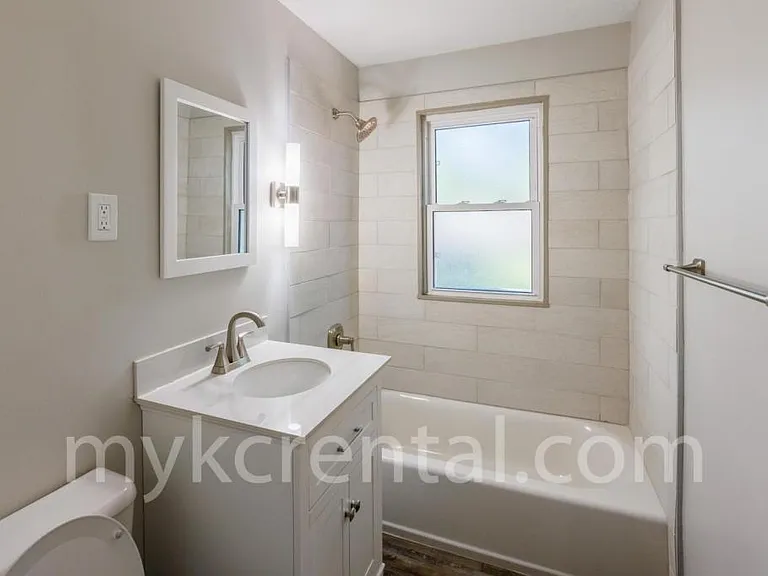 7915 W 59th Ter — Photo 11