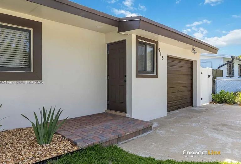 913 SW 49th Ave — Photo 13