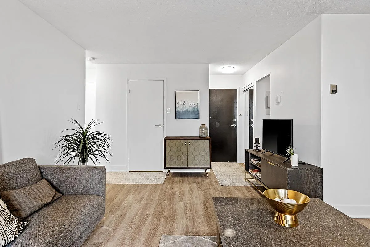 3360 Paul Anka Drive — Photo 2