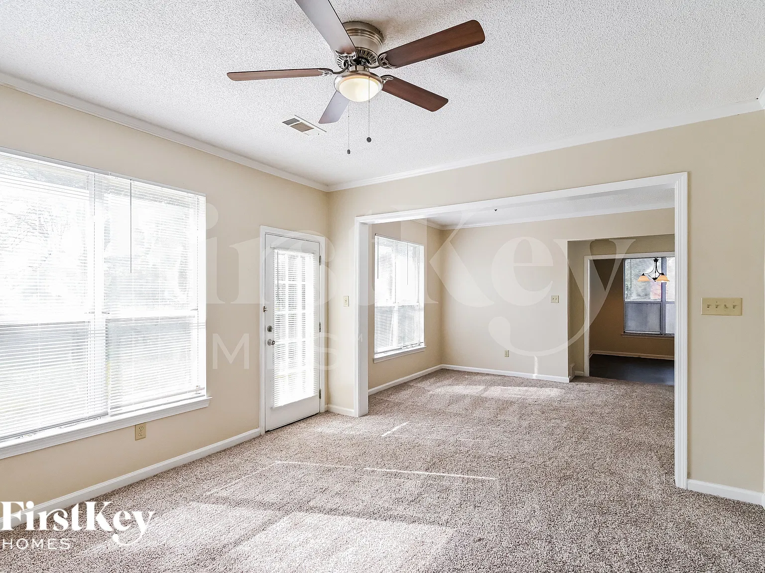 3 bed, 2.5 bath, 1827 sqft, $1,925 — Photo 4