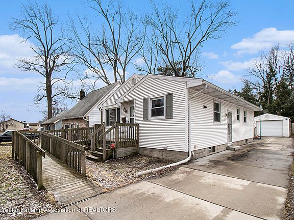 3rd image of 207 N Deerfield Ave