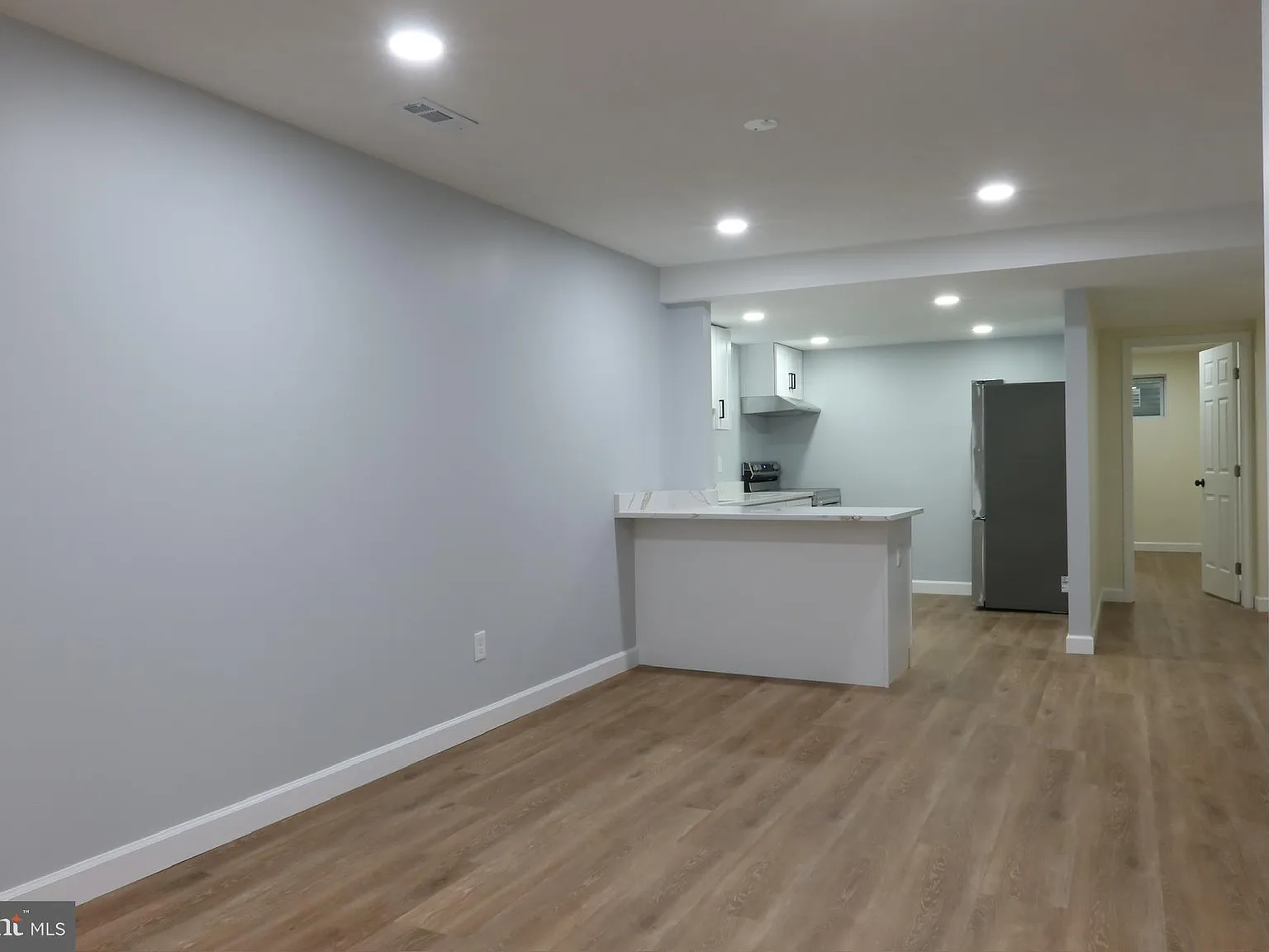 6 bed, 2916 sqft, $4,500 — Photo 4