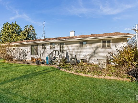 3rd image of 642 Redwood Dr