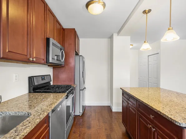 880 Boynton Avenue image 6 of 14