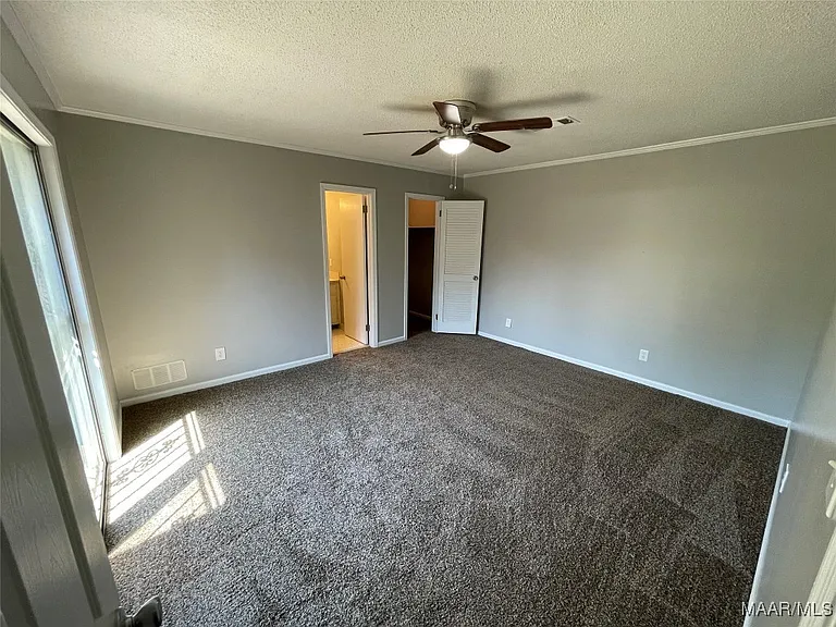 3925 Strathmore Dr — Photo 20