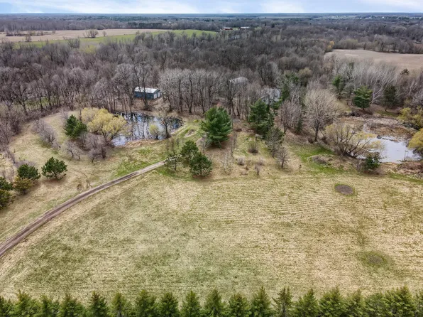 37074 Oasis Rd, Lindstrom, MN 55045