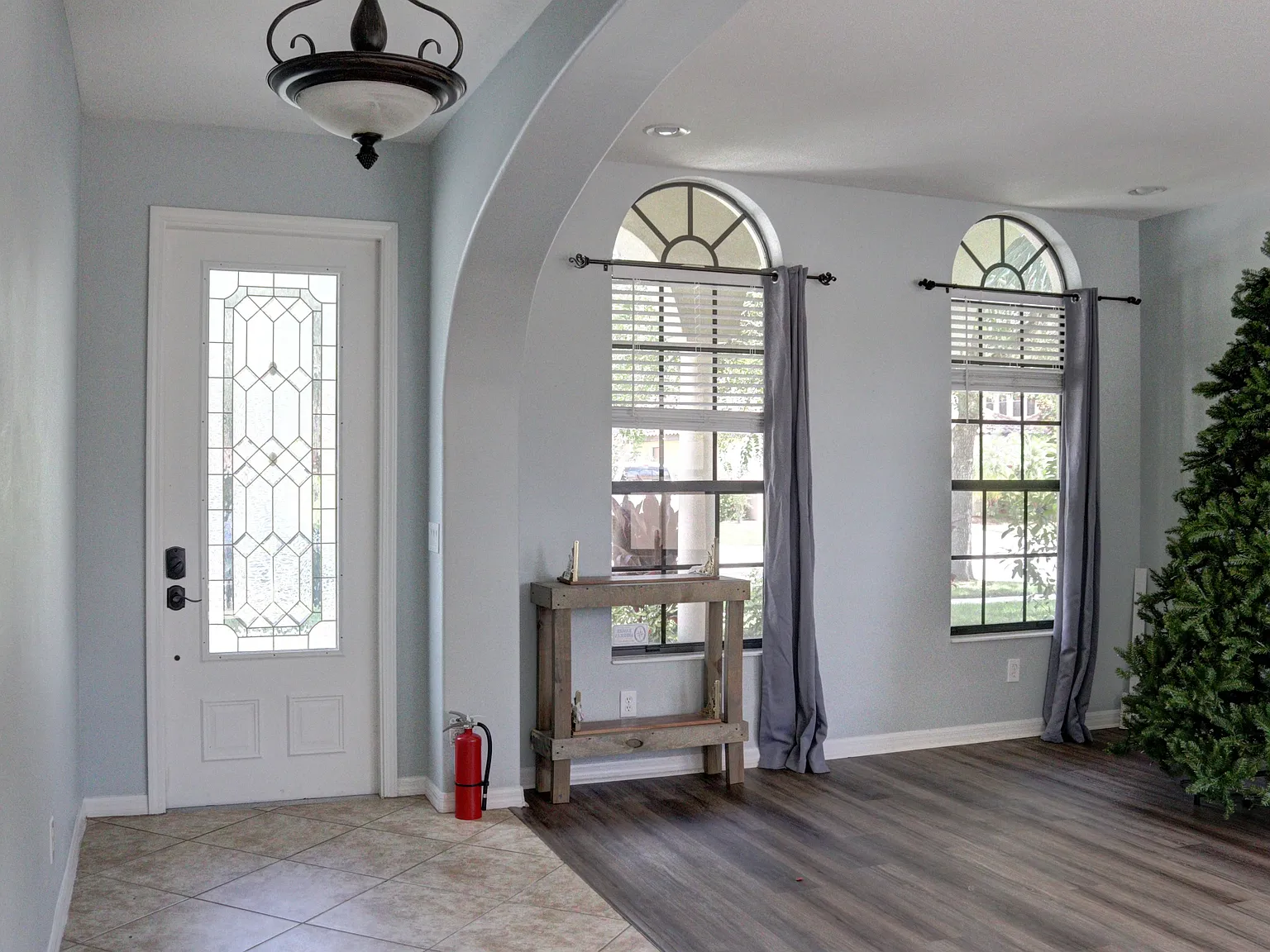 5 bed, 3030 sqft, $3,500 — Photo 2