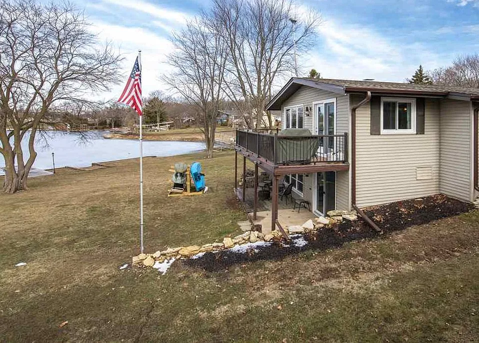 1542 Pier Dr photo 1