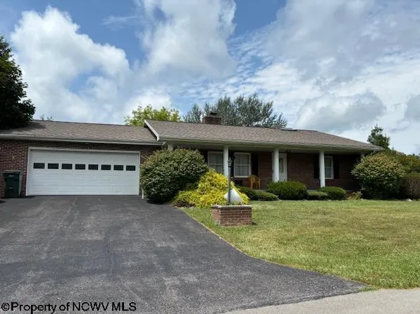 129 Circle Dr, Buckhannon, WV 26201