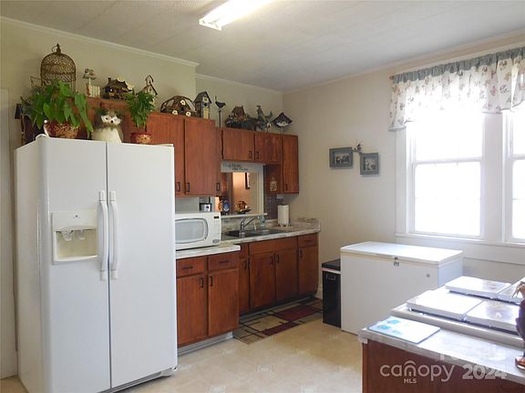 5th image of 2452 Milton Ave